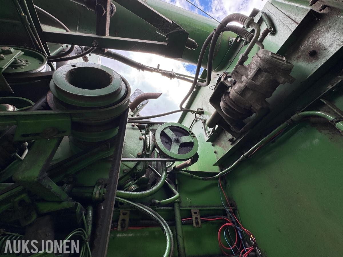 John Deere 1055 tresker / 2702 timer