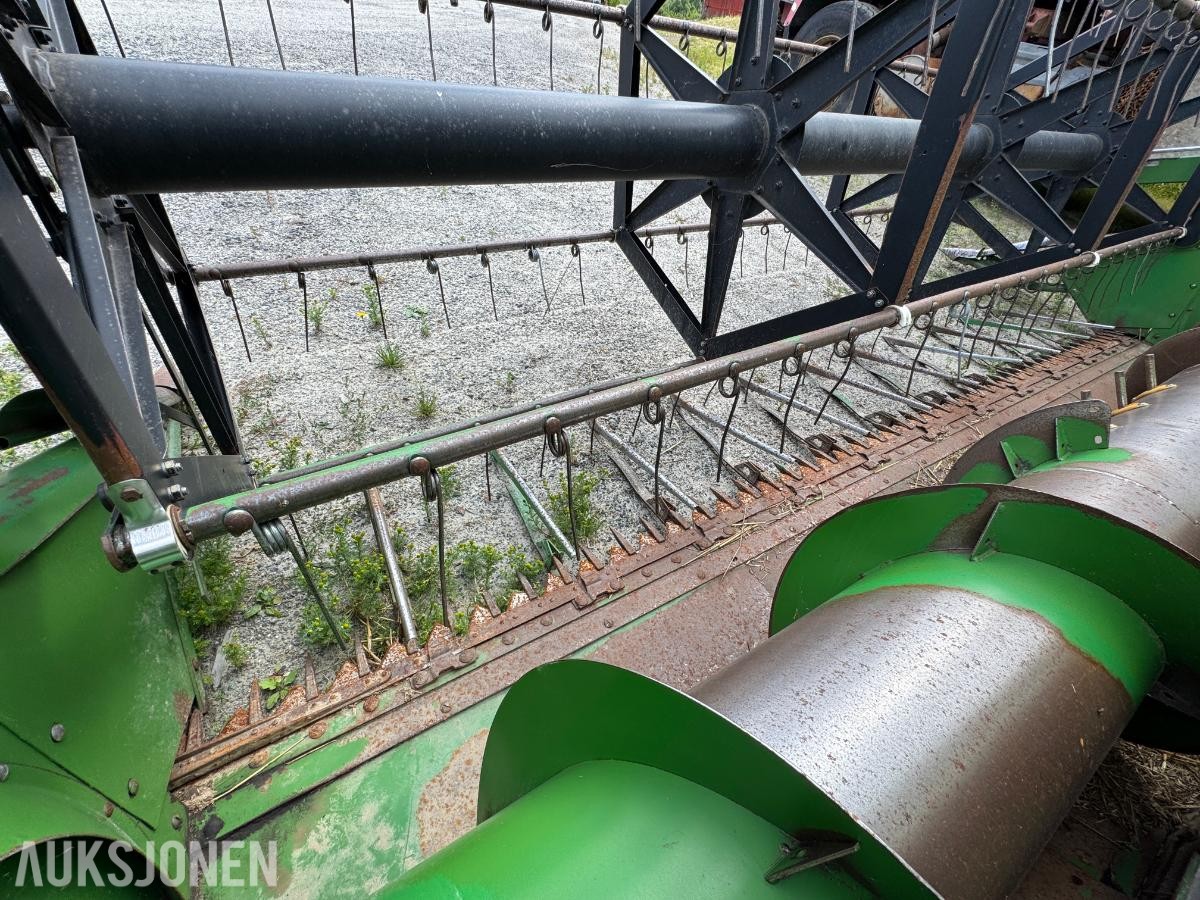 John Deere 1055 tresker / 2702 timer