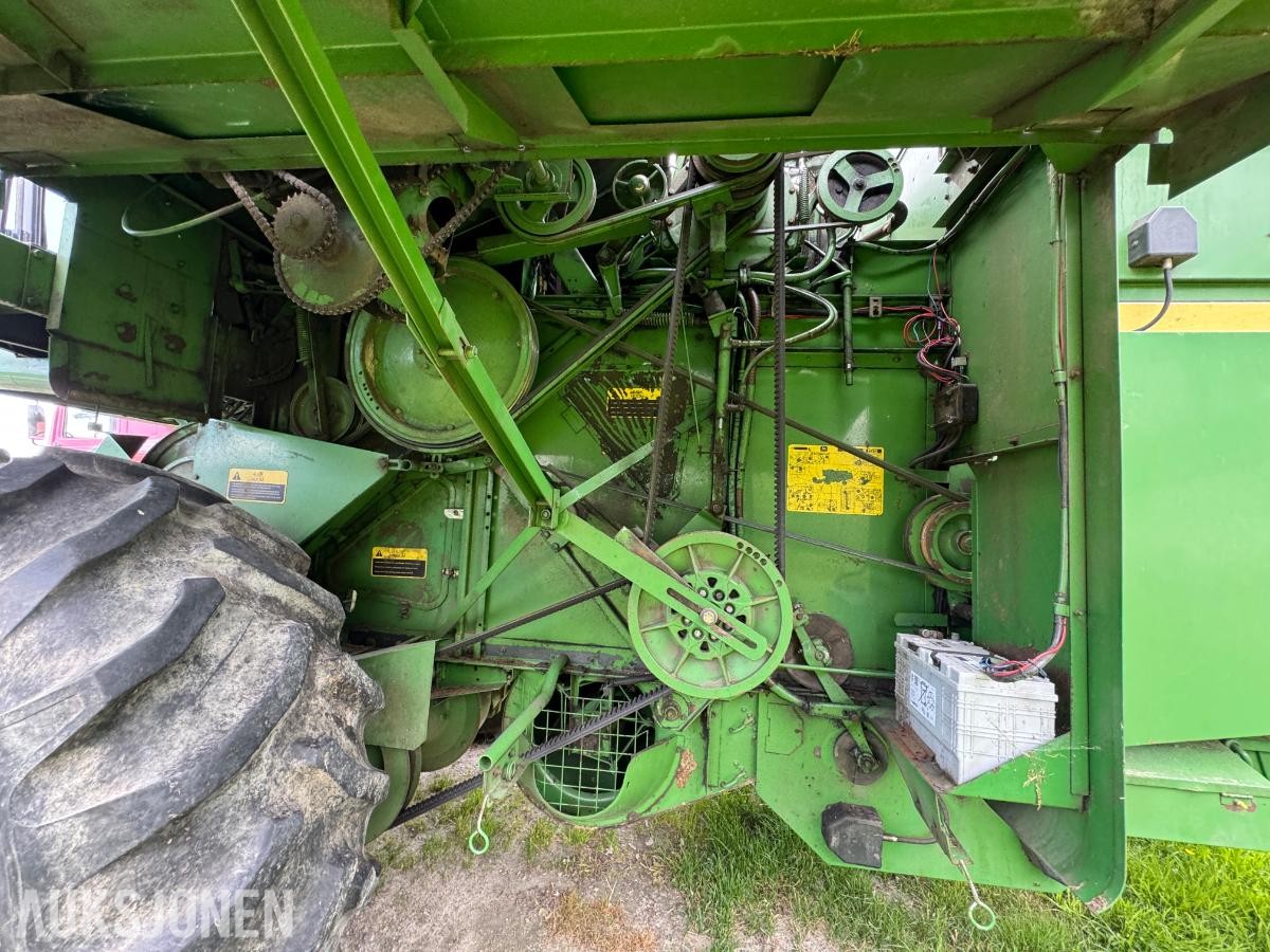 John Deere 1055 tresker / 2702 timer