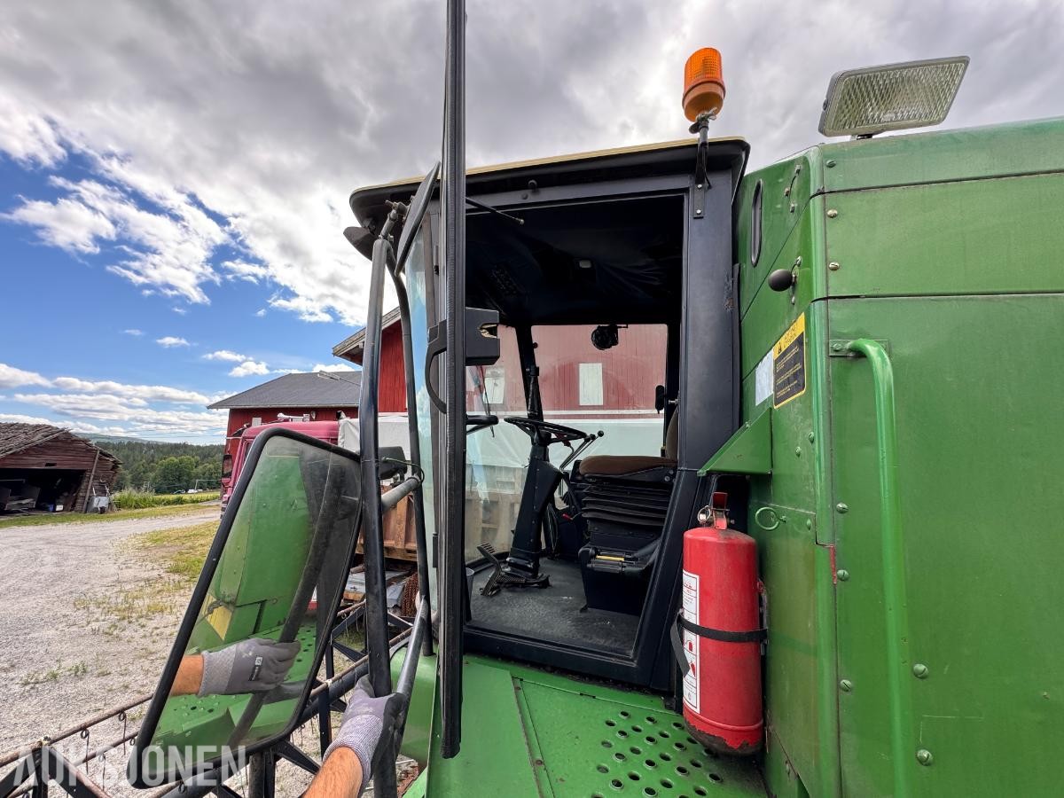 John Deere 1055 tresker / 2702 timer