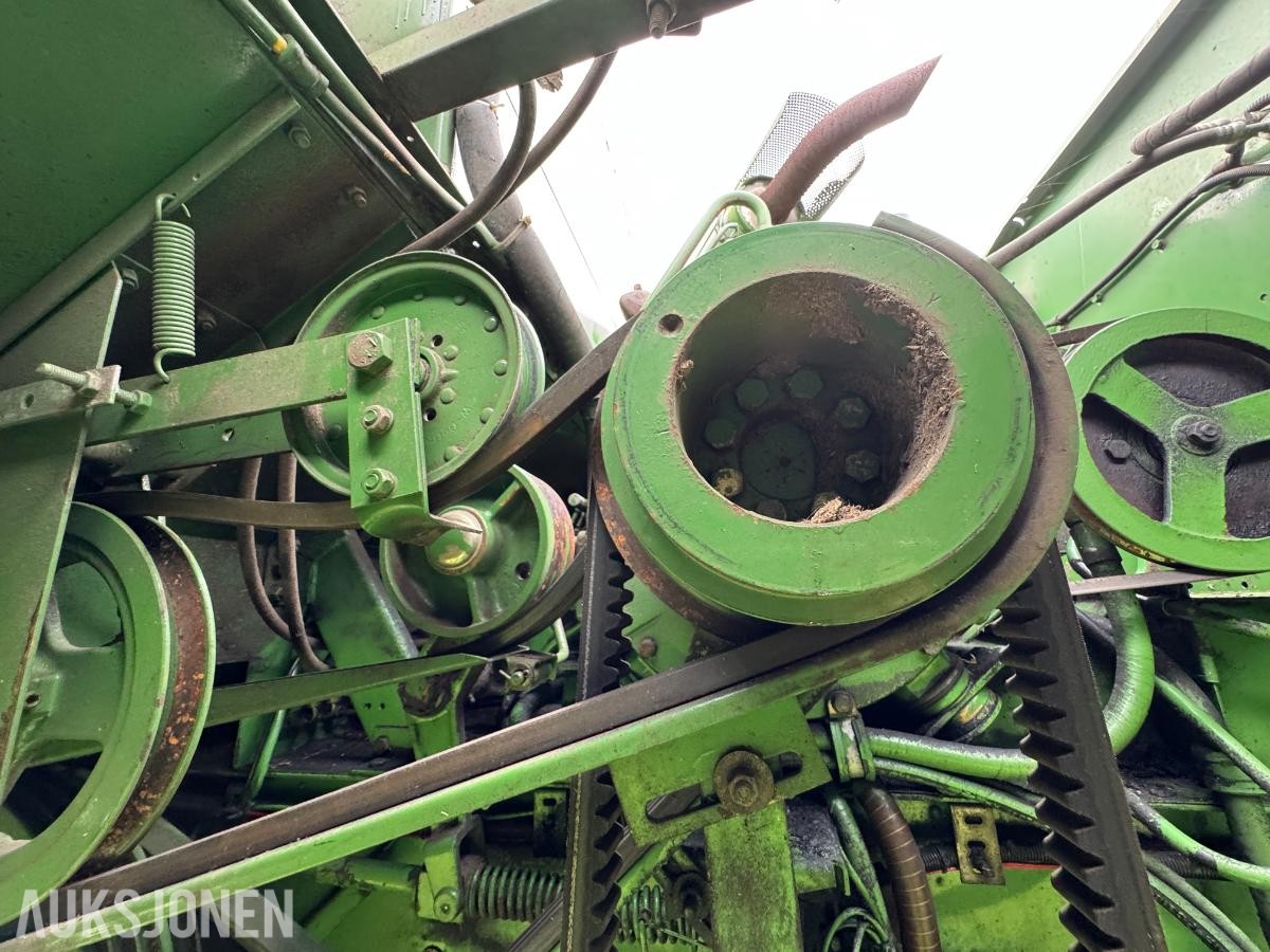 John Deere 1055 tresker / 2702 timer