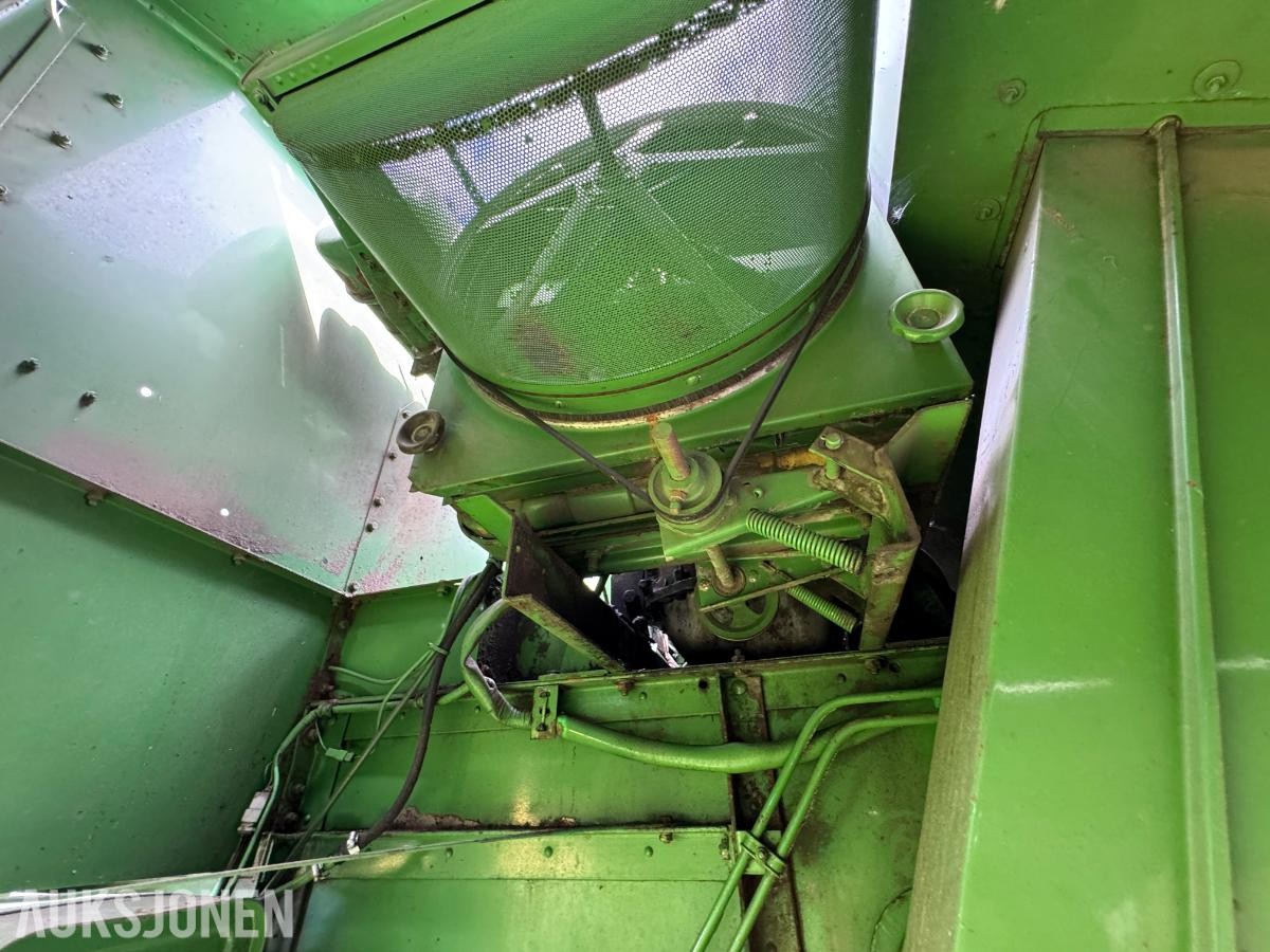John Deere 1055 tresker / 2702 timer
