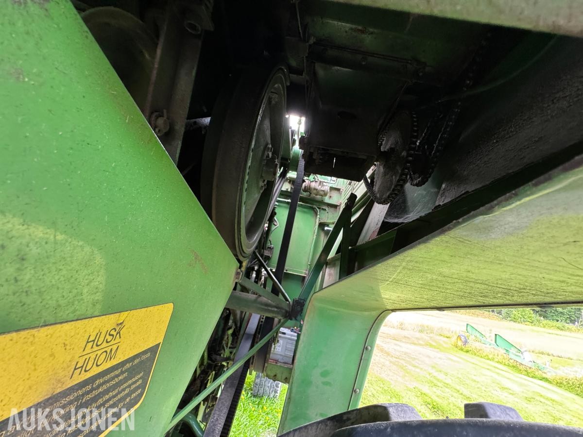 John Deere 1055 tresker / 2702 timer