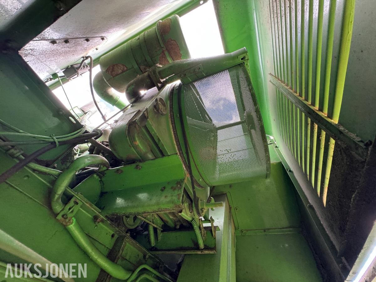 John Deere 1055 tresker / 2702 timer