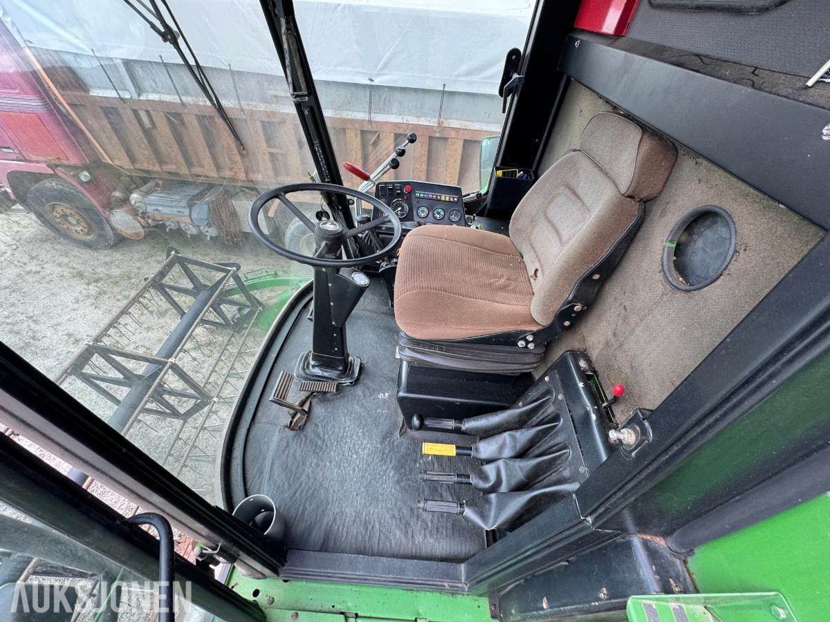John Deere 1055 tresker / 2702 timer