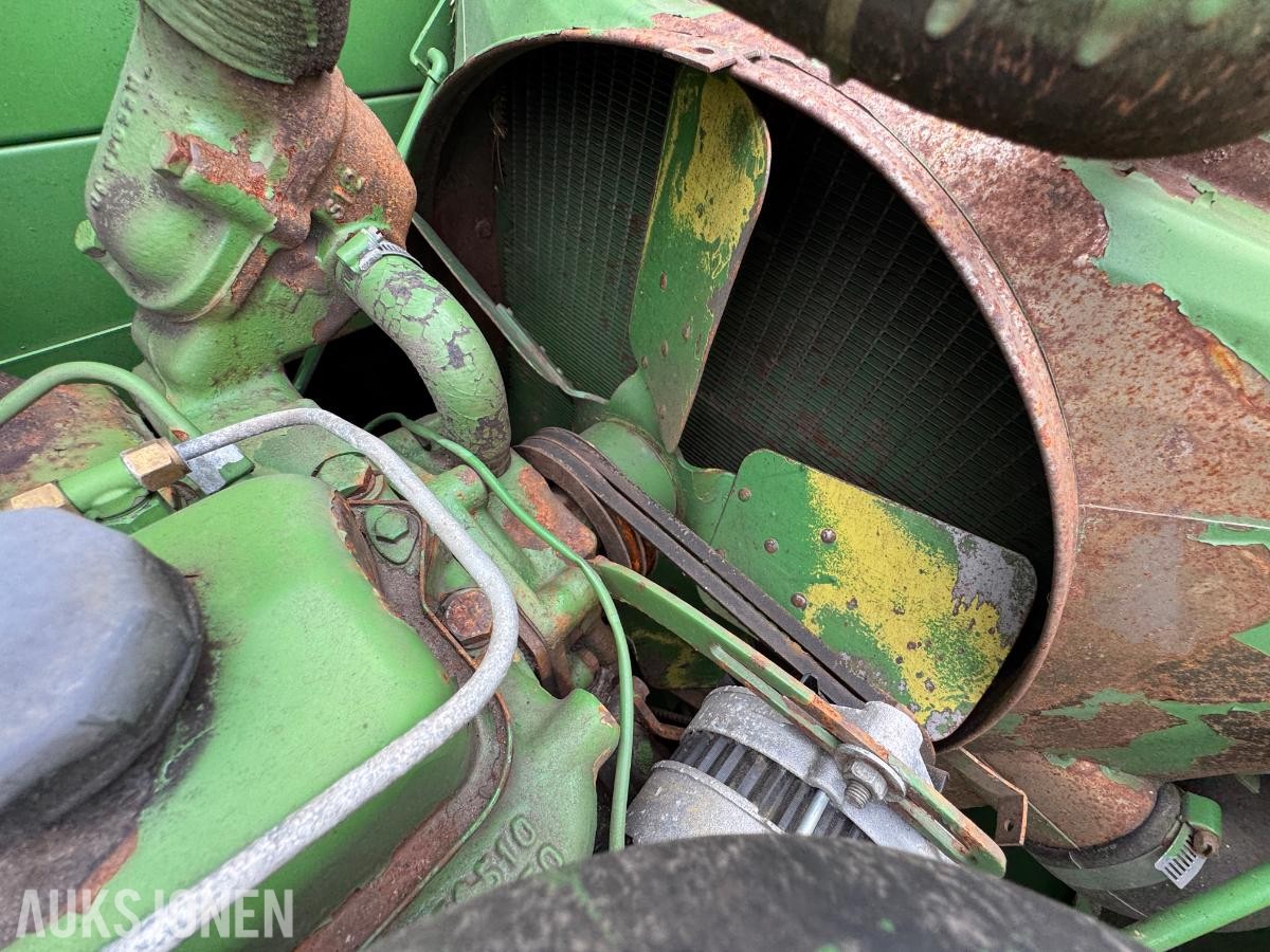 John Deere 1055 tresker / 2702 timer