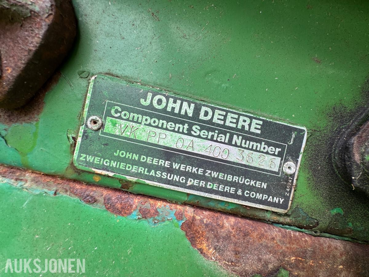 John Deere 1055 tresker / 2702 timer