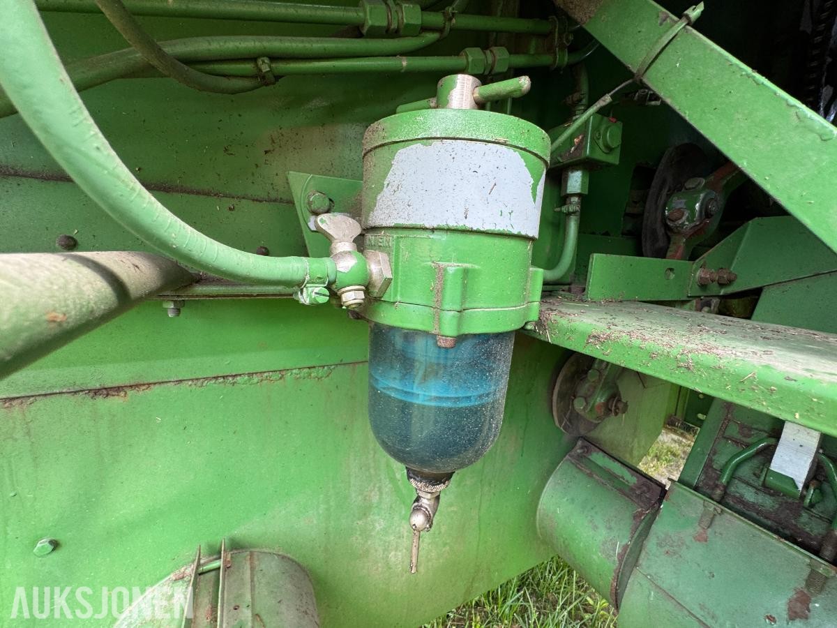 John Deere 1055 tresker / 2702 timer