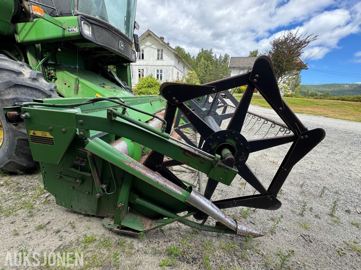 John Deere 1055 tresker / 2702 timer