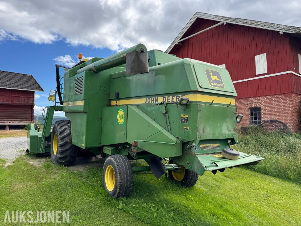 John Deere 1055 tresker / 2702 timer