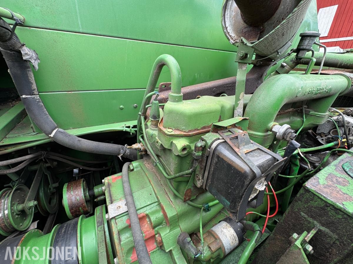 John Deere 1055 tresker / 2702 timer