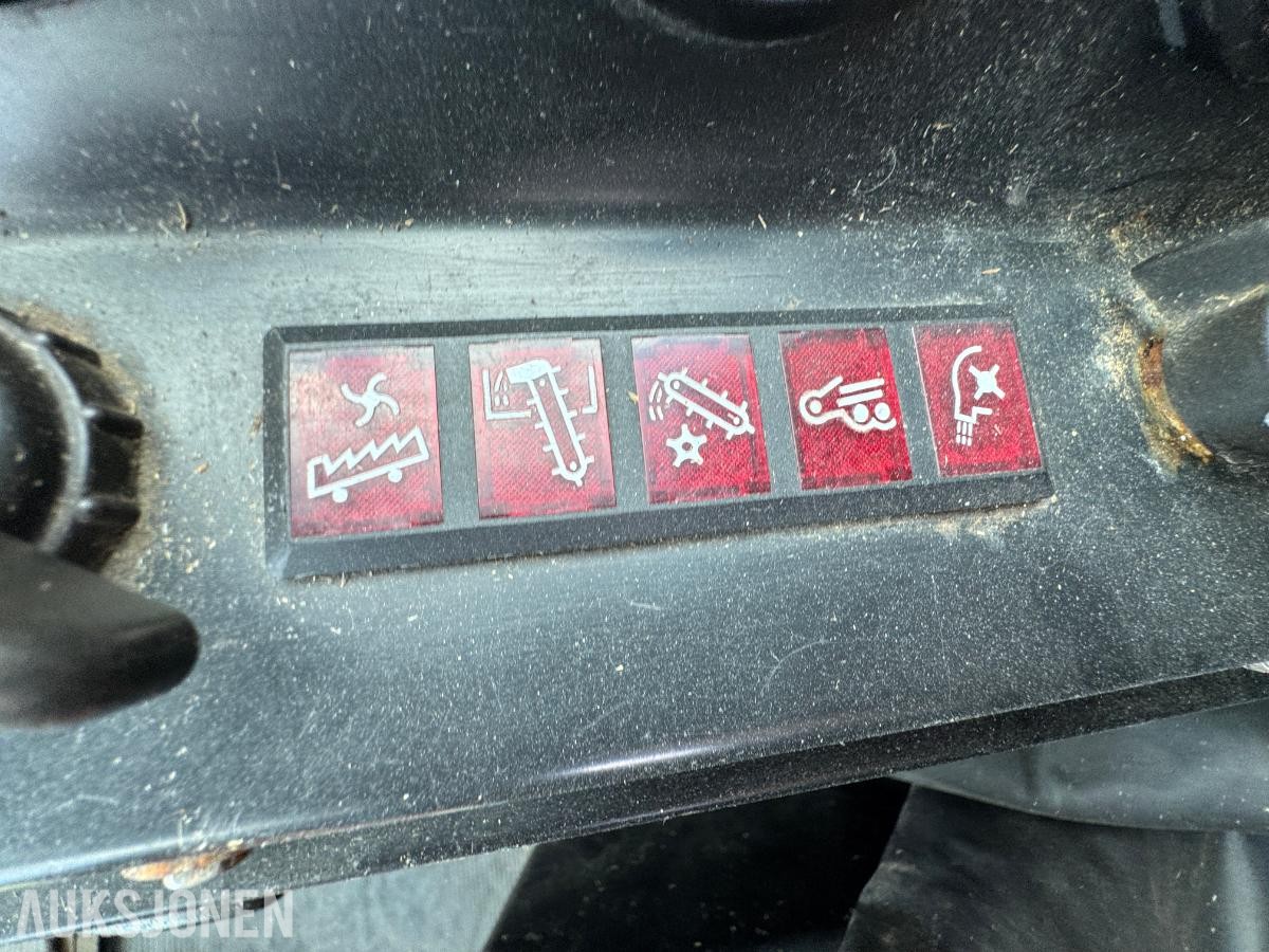 John Deere 1055 tresker / 2702 timer