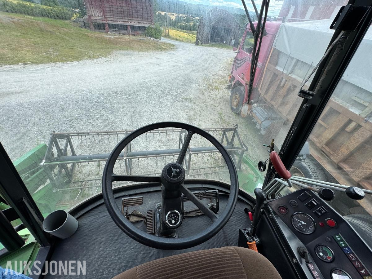 John Deere 1055 tresker / 2702 timer