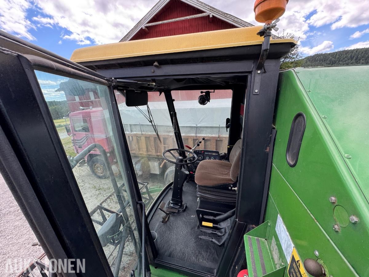 John Deere 1055 tresker / 2702 timer