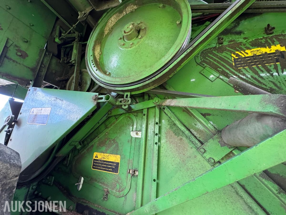 John Deere 1055 tresker / 2702 timer