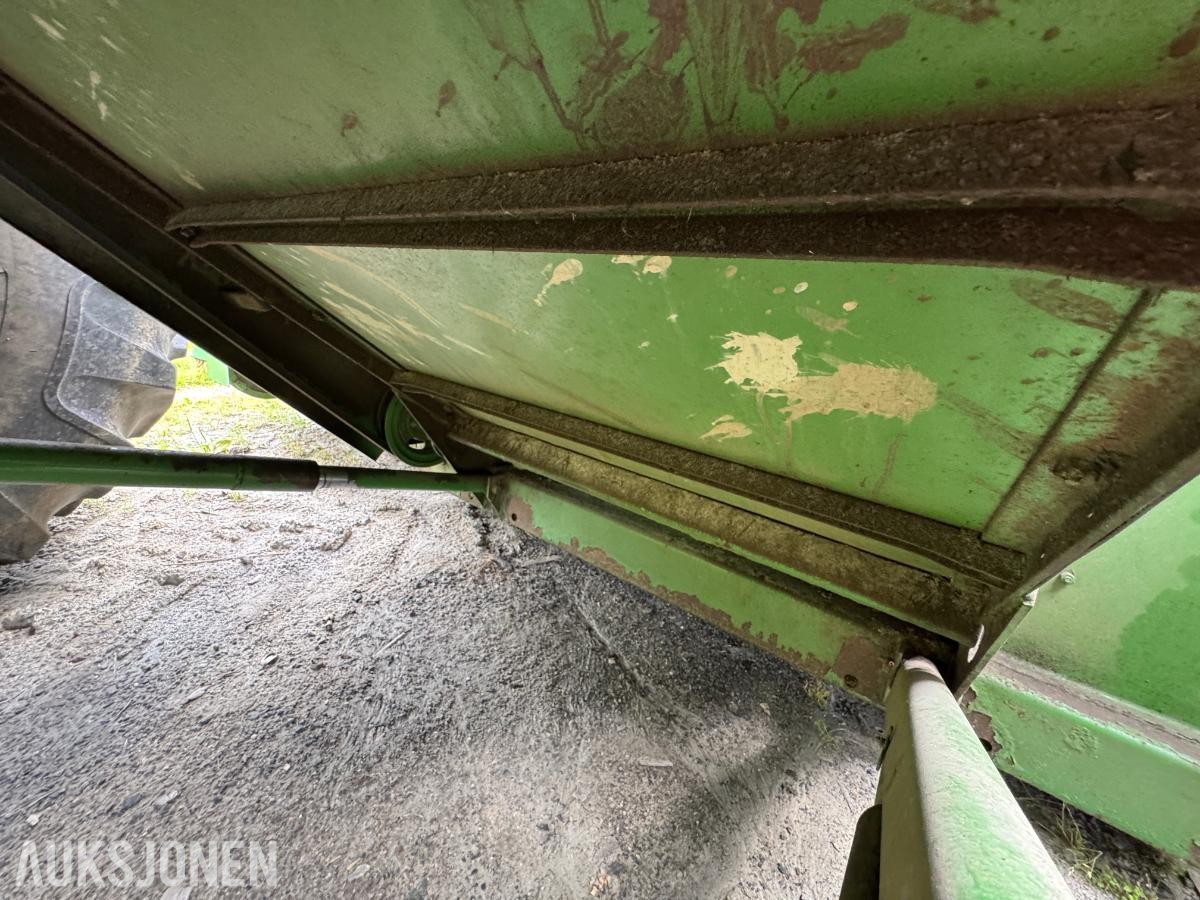 John Deere 1055 tresker / 2702 timer