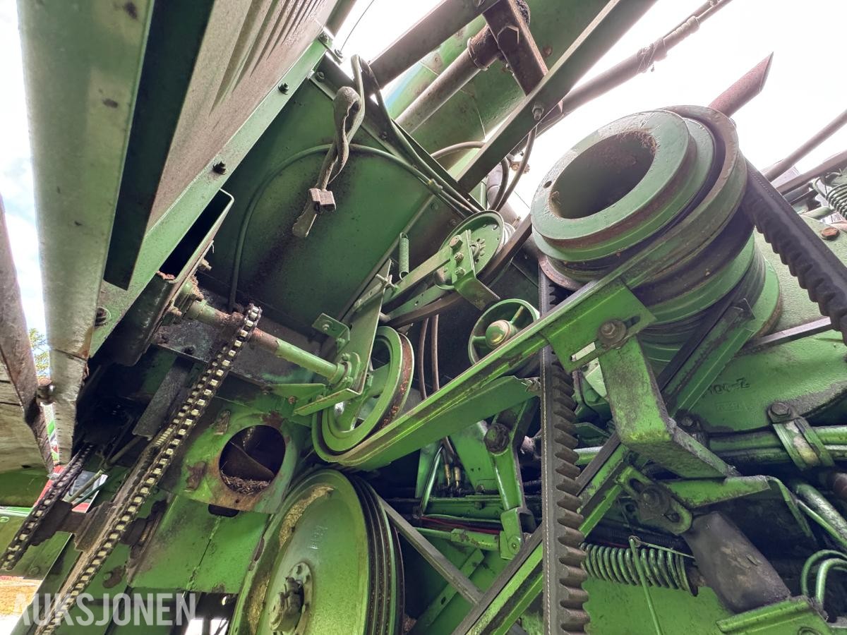 John Deere 1055 tresker / 2702 timer
