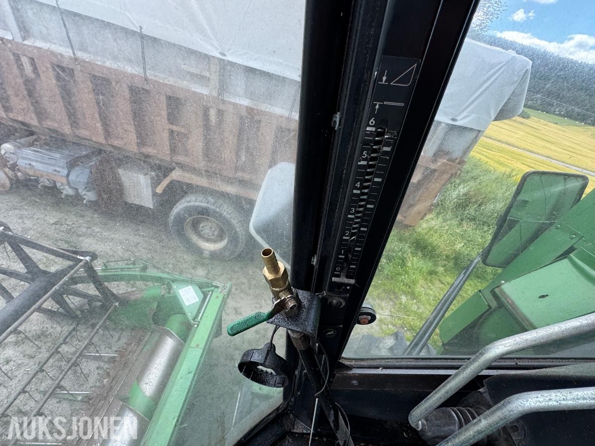 John Deere 1055 tresker / 2702 timer