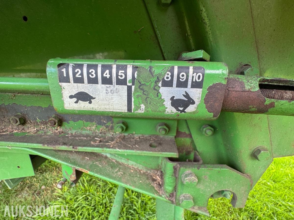 John Deere 1055 tresker / 2702 timer