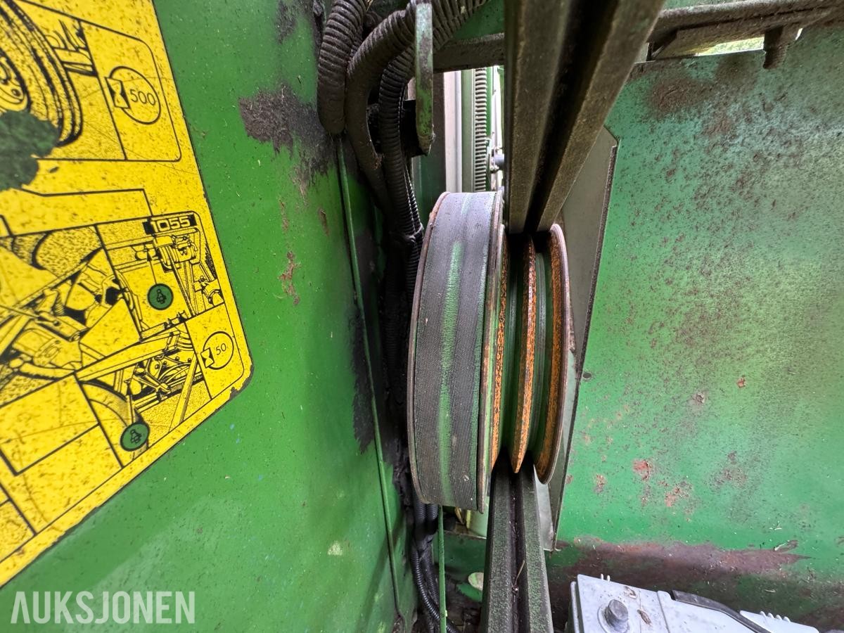 John Deere 1055 tresker / 2702 timer