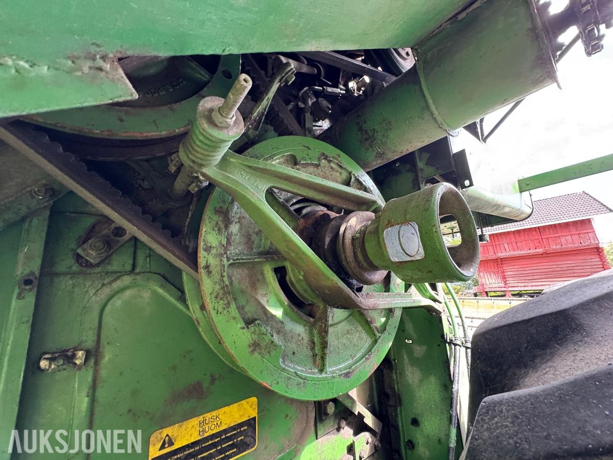 John Deere 1055 tresker / 2702 timer