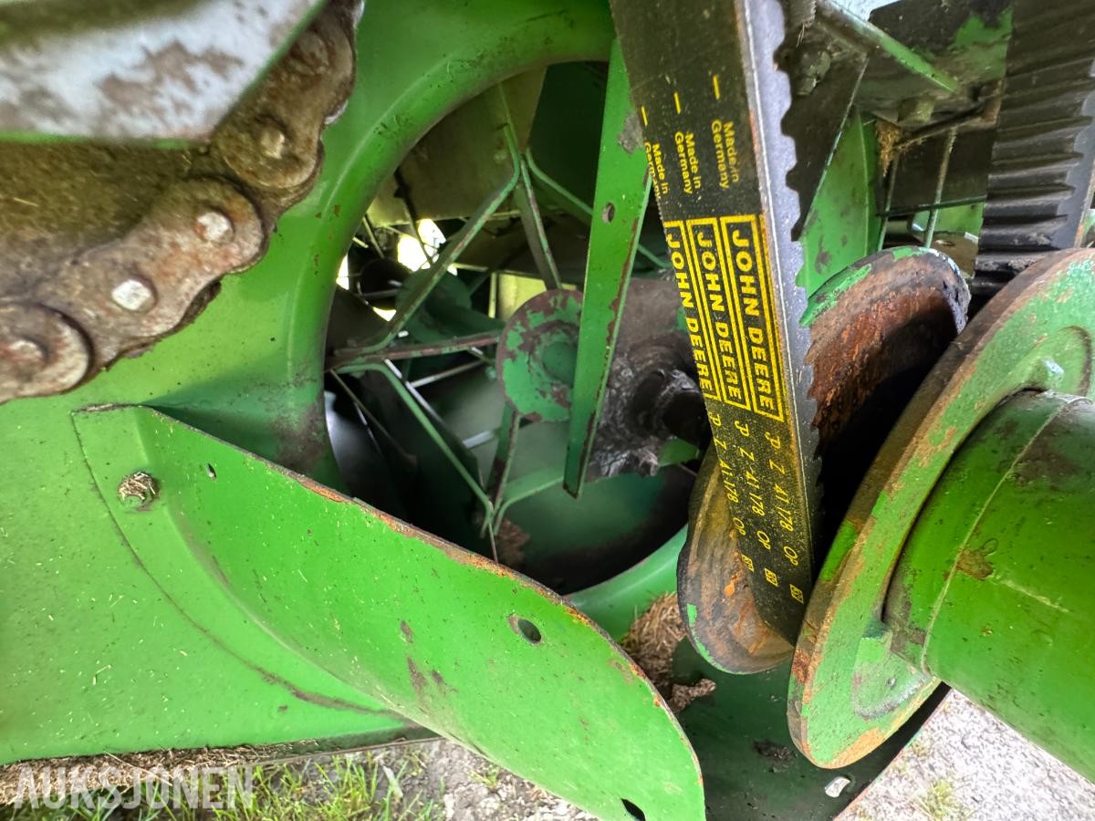 John Deere 1055 tresker / 2702 timer