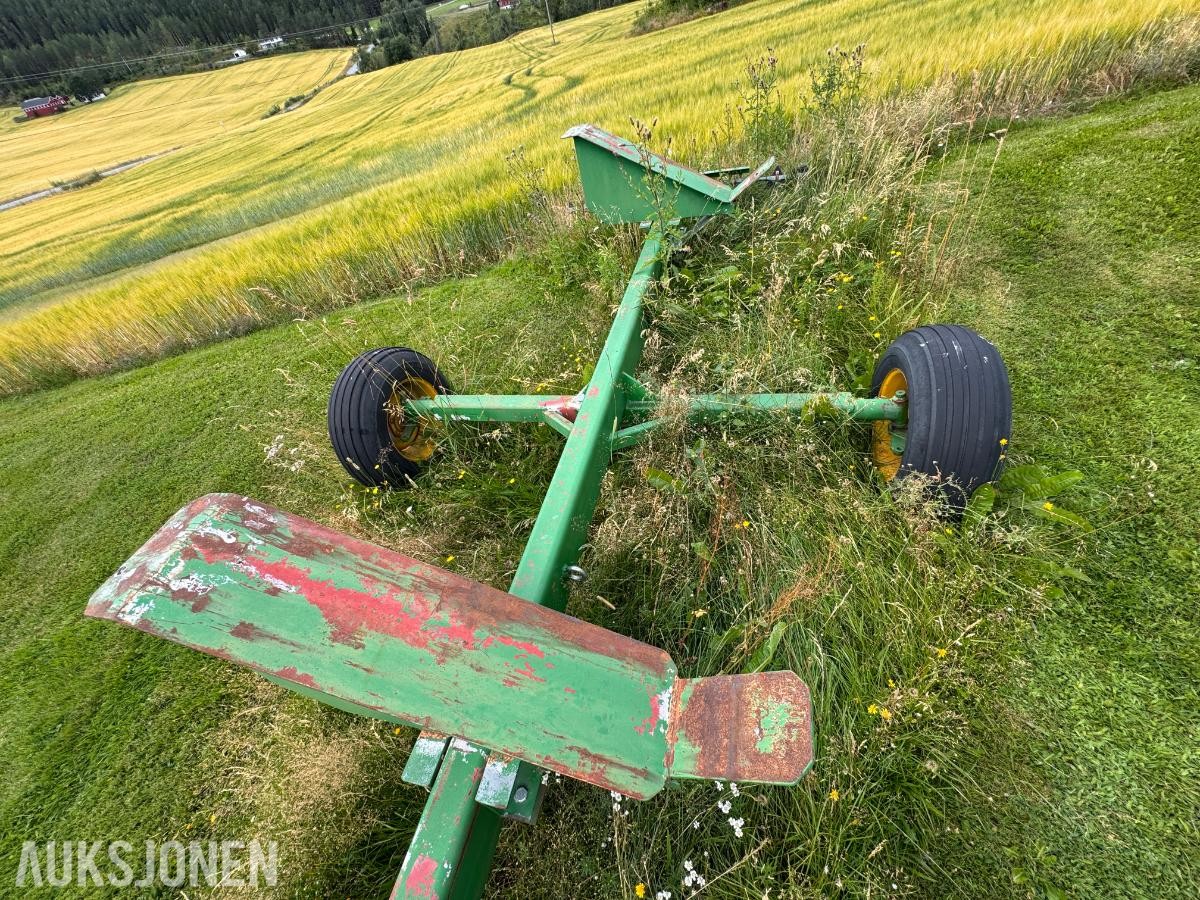 John Deere 1055 tresker / 2702 timer