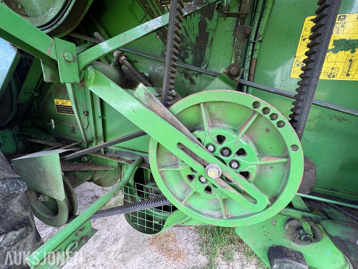 John Deere 1055 tresker / 2702 timer