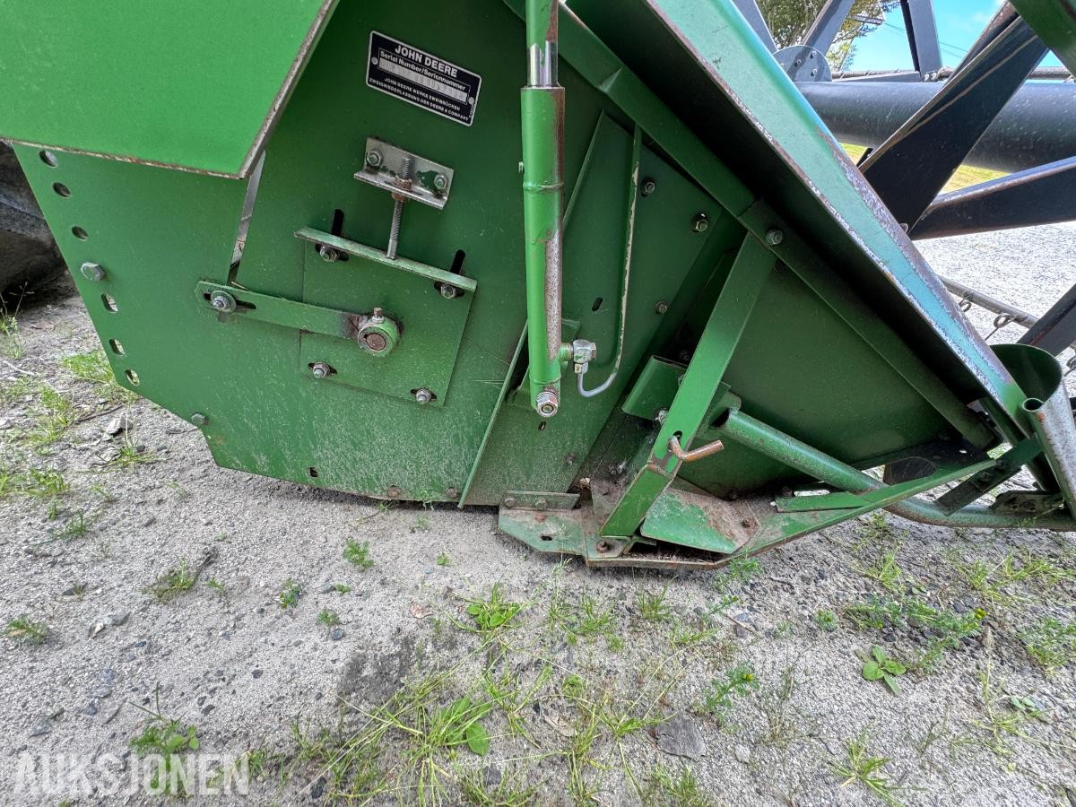John Deere 1055 tresker / 2702 timer