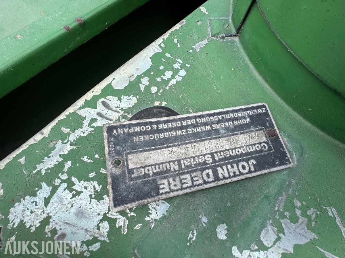 John Deere 1055 tresker / 2702 timer