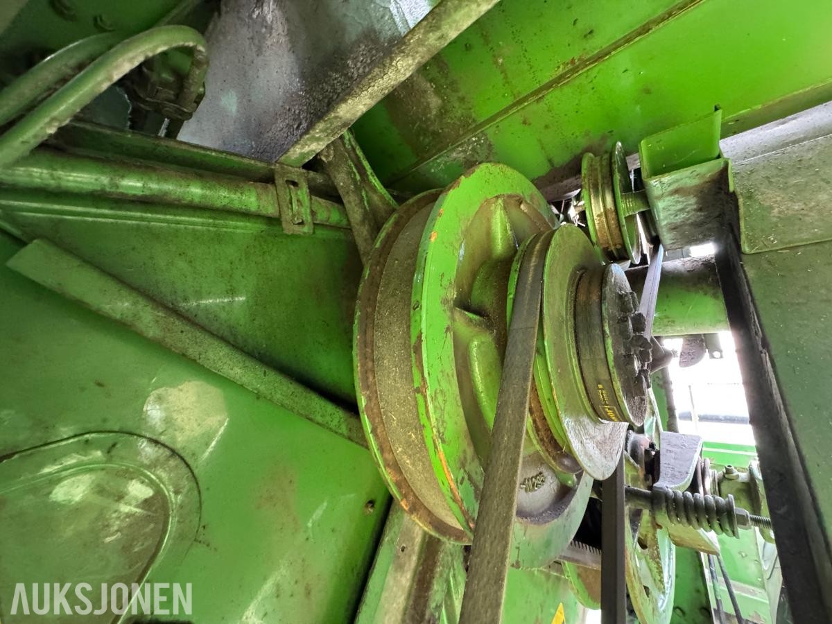 John Deere 1055 tresker / 2702 timer