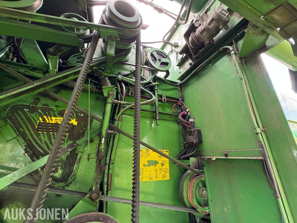 John Deere 1055 tresker / 2702 timer