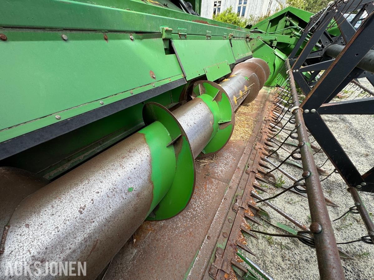 John Deere 1055 tresker / 2702 timer