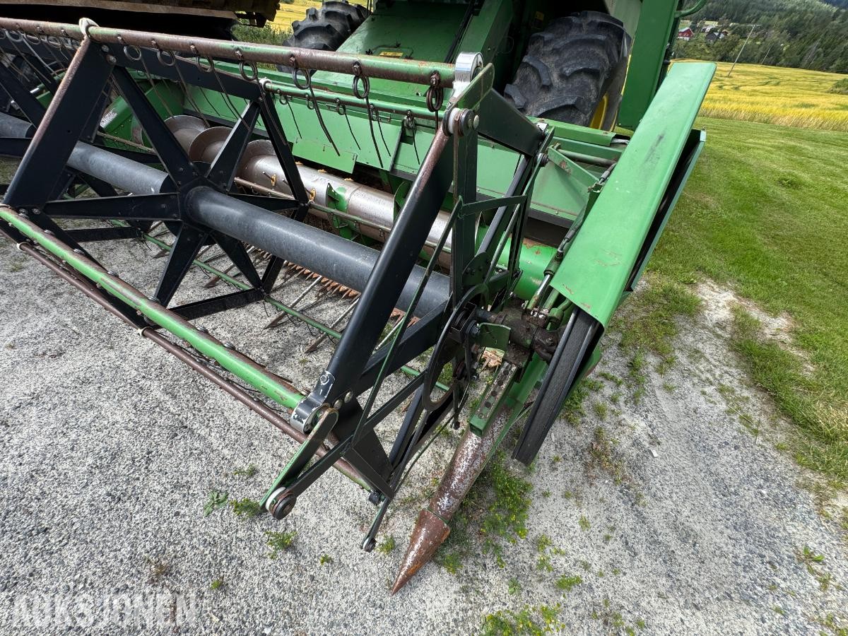 John Deere 1055 tresker / 2702 timer