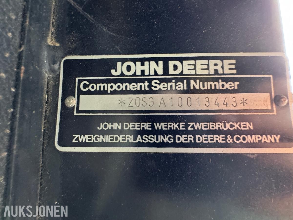John Deere 1055 tresker / 2702 timer