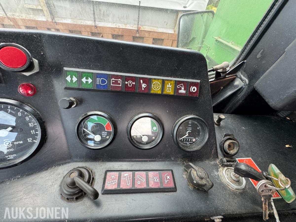 John Deere 1055 tresker / 2702 timer