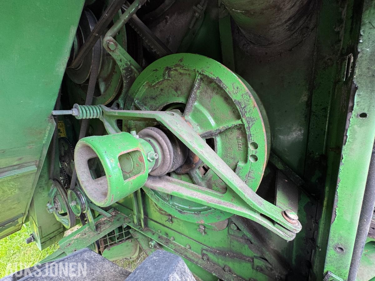 John Deere 1055 tresker / 2702 timer