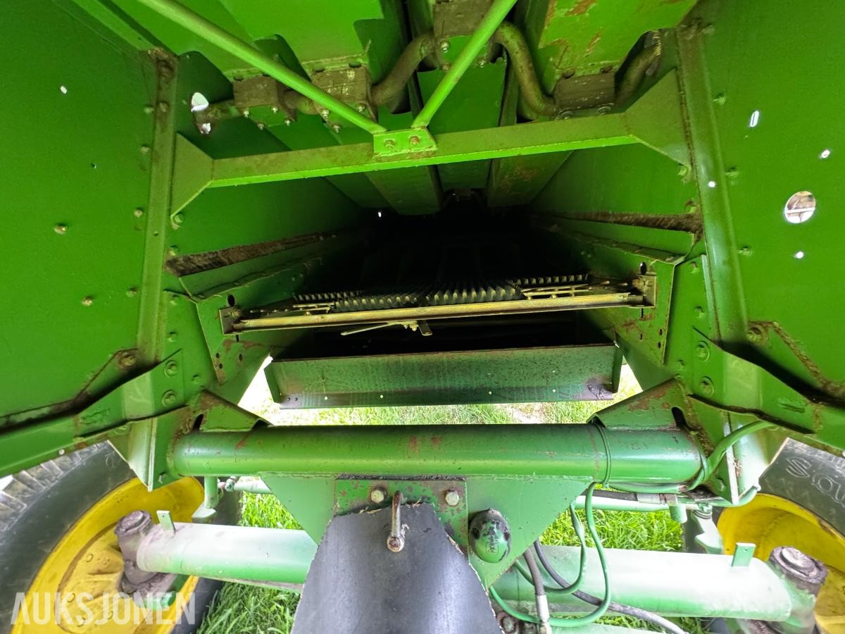 John Deere 1055 tresker / 2702 timer