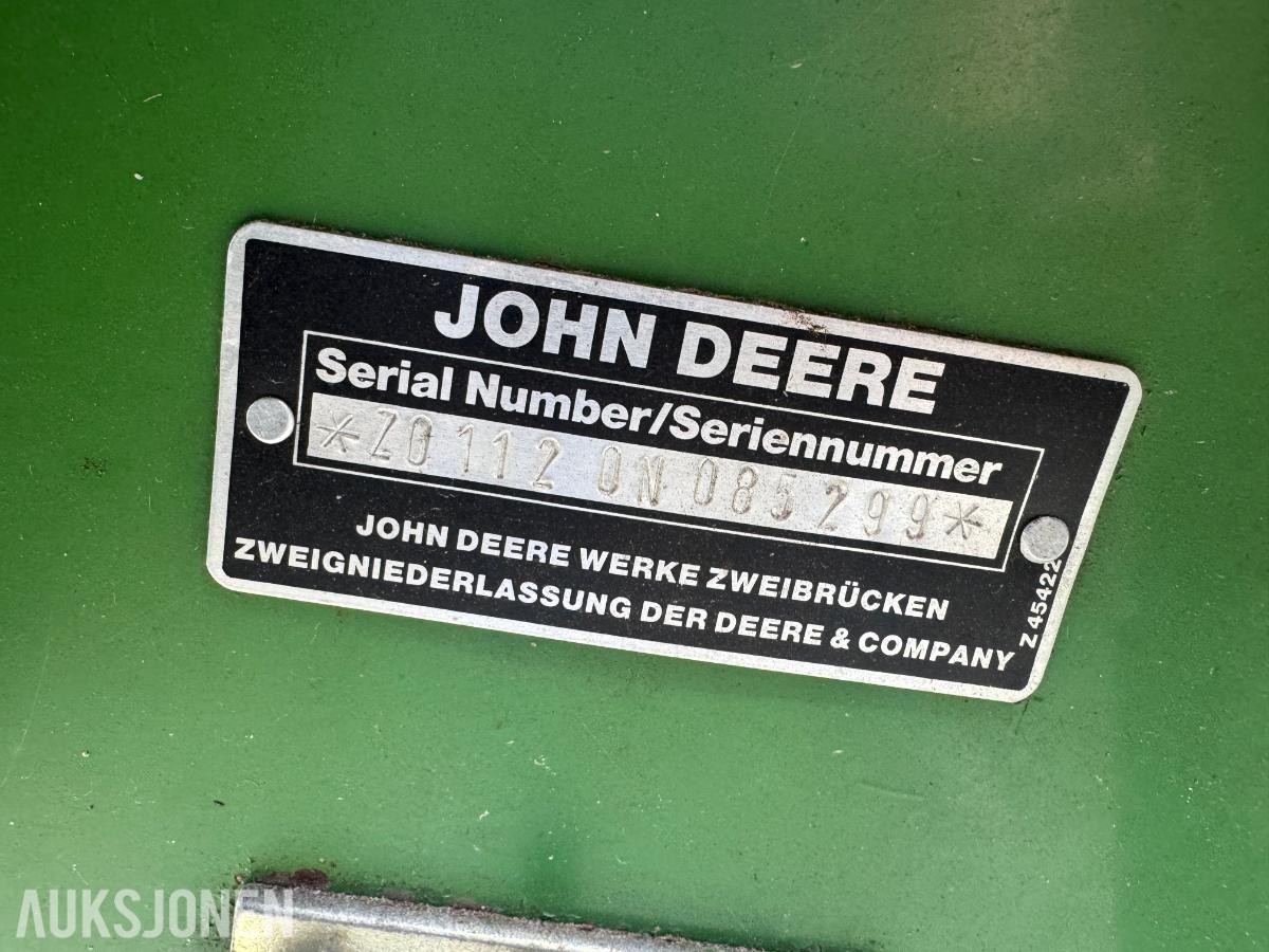 John Deere 1055 tresker / 2702 timer