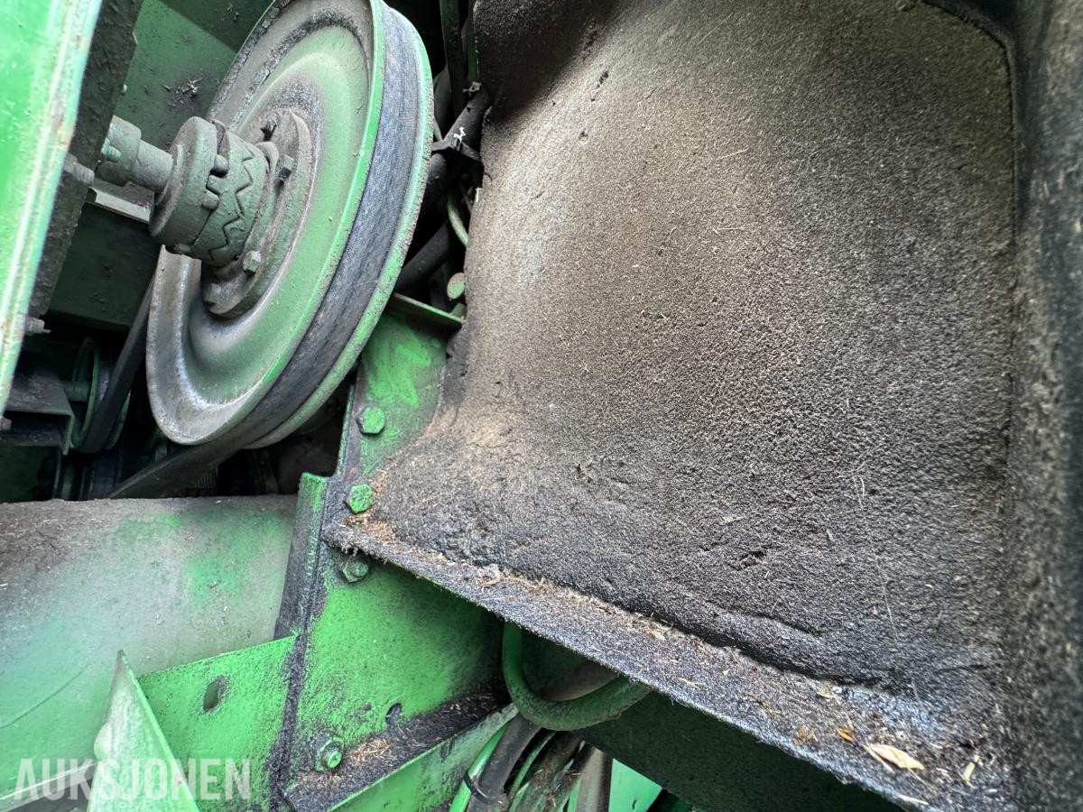 John Deere 1055 tresker / 2702 timer