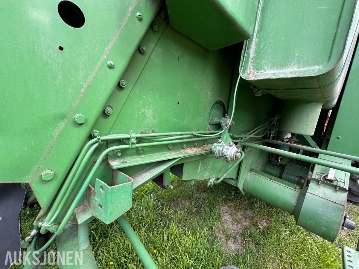 John Deere 1055 tresker / 2702 timer