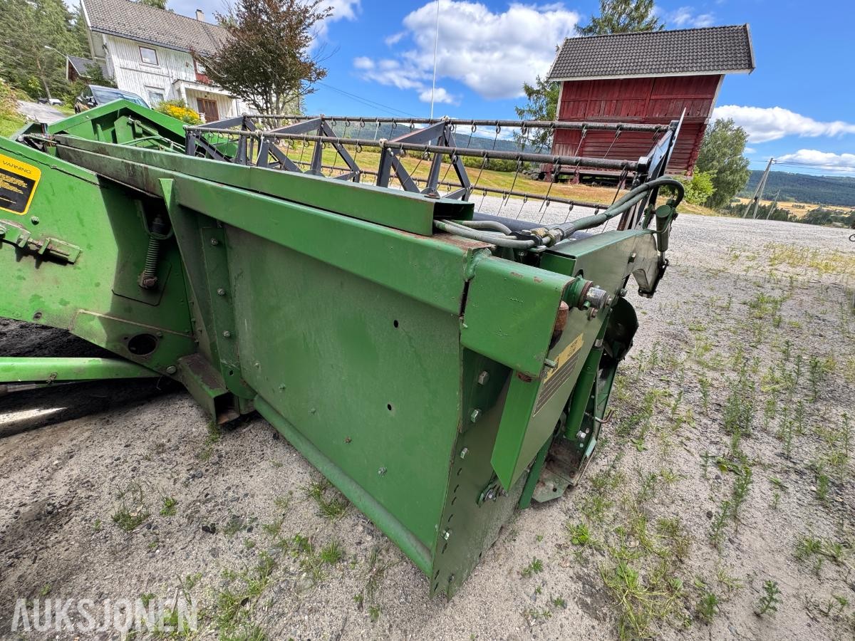 John Deere 1055 tresker / 2702 timer