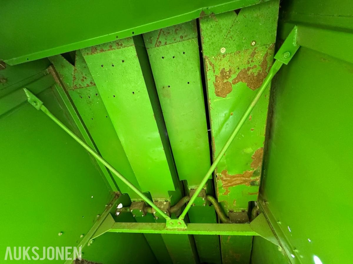 John Deere 1055 tresker / 2702 timer