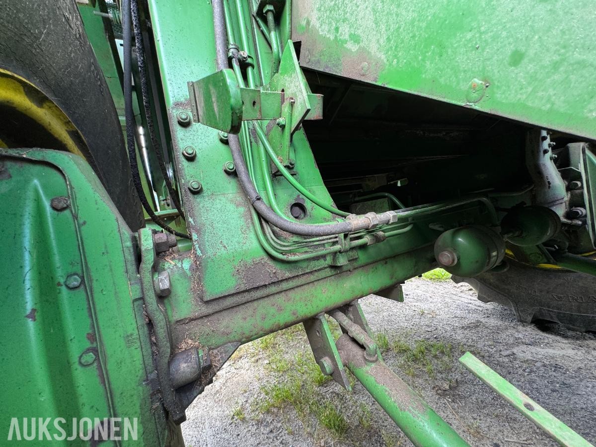 John Deere 1055 tresker / 2702 timer