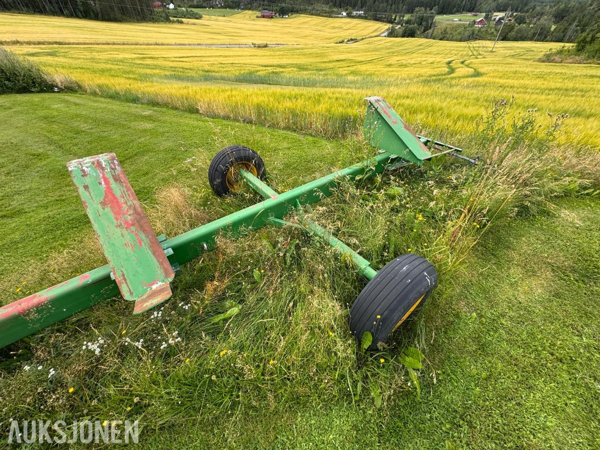 John Deere 1055 tresker / 2702 timer