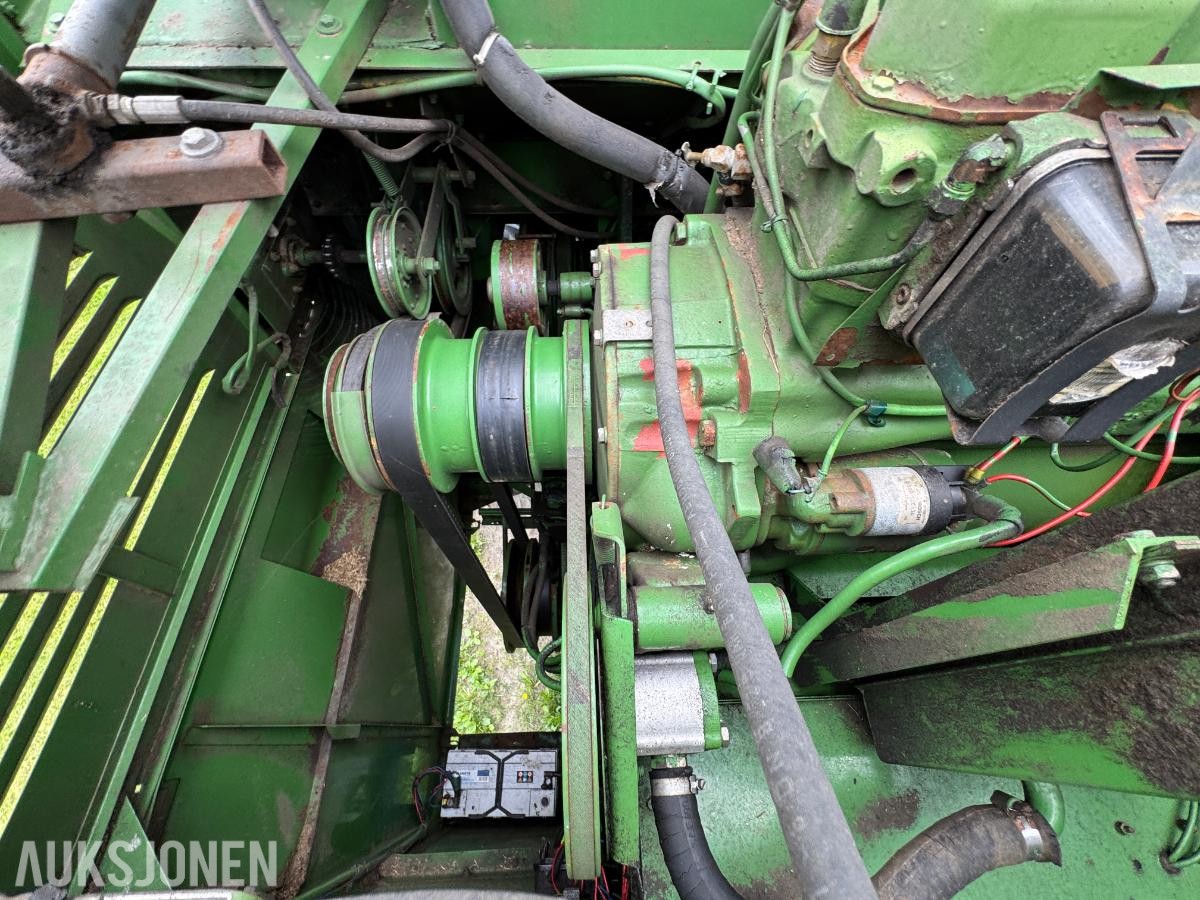 John Deere 1055 tresker / 2702 timer