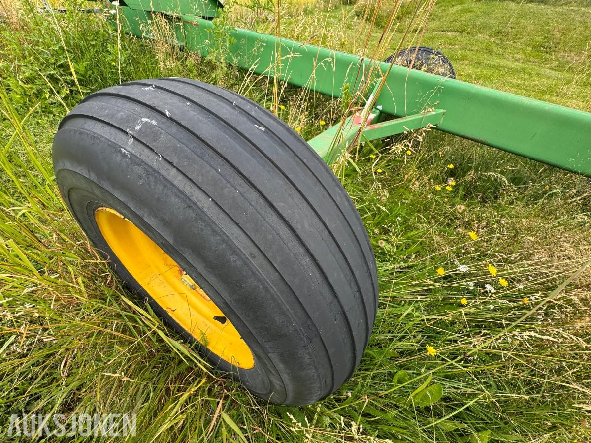 John Deere 1055 tresker / 2702 timer