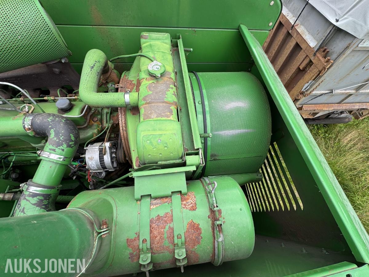 John Deere 1055 tresker / 2702 timer