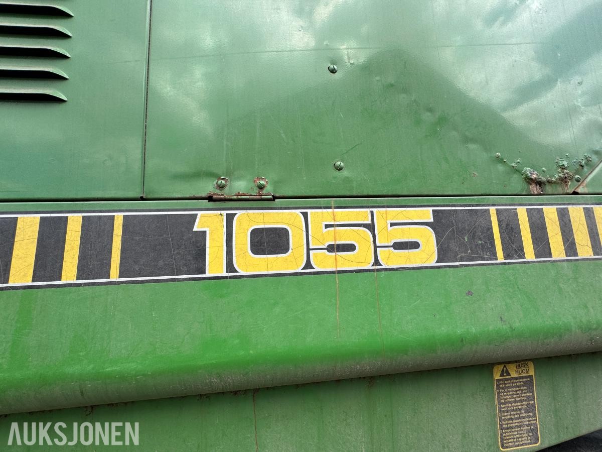 John Deere 1055 tresker / 2702 timer