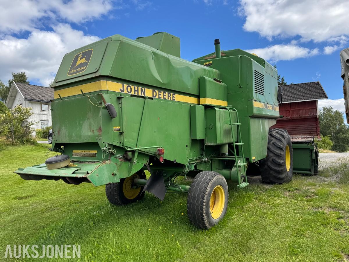 John Deere 1055 tresker / 2702 timer